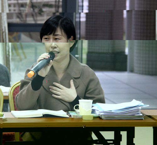 王麗娜書記主持茶話會